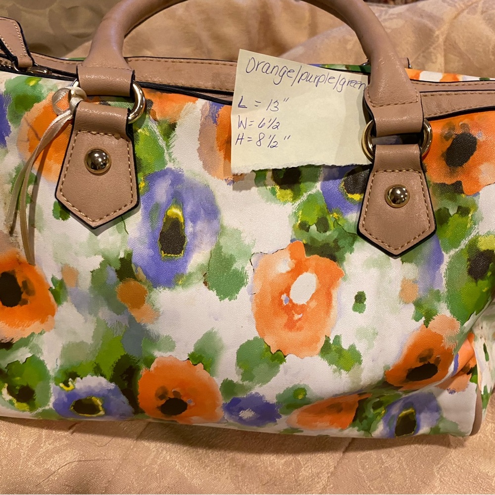 Women’s floral carry all bag